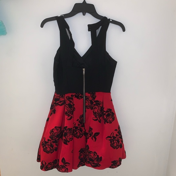 Formal Dress - Picture 3 of 4